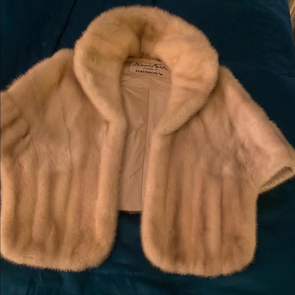 MINK: Authentic  Mink Cape - Picture 10 of 16